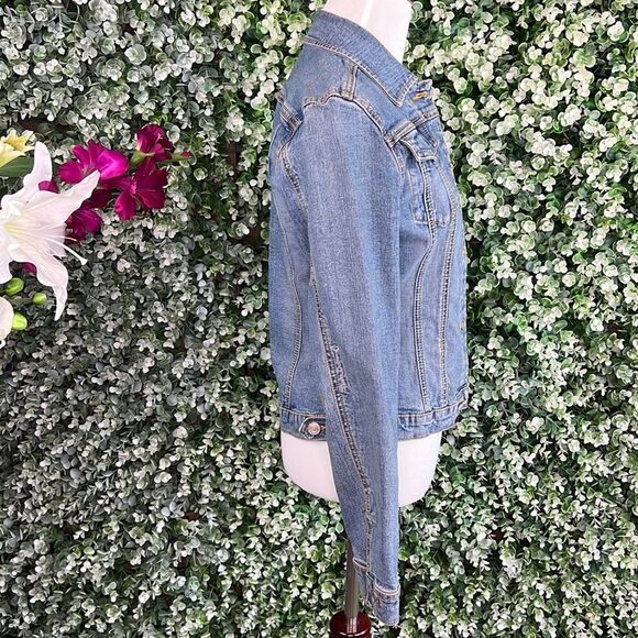 Yuka Jeans Women’s Light Wash 90s Fall Denim Jacket - Picture 4 of 13